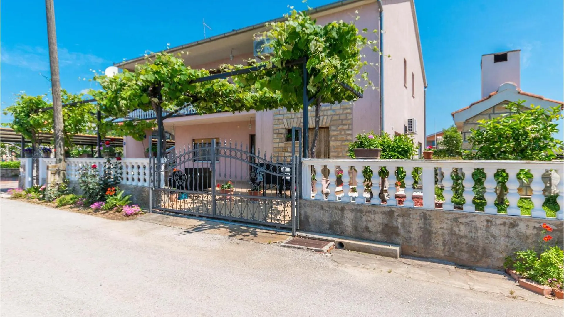 Amazing Apartment In Biograd Na Moru With Wifi 0*,