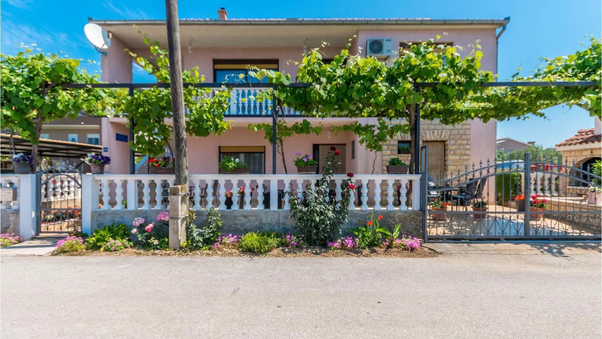 Amazing Apartment In Biograd Na Moru With Wifi